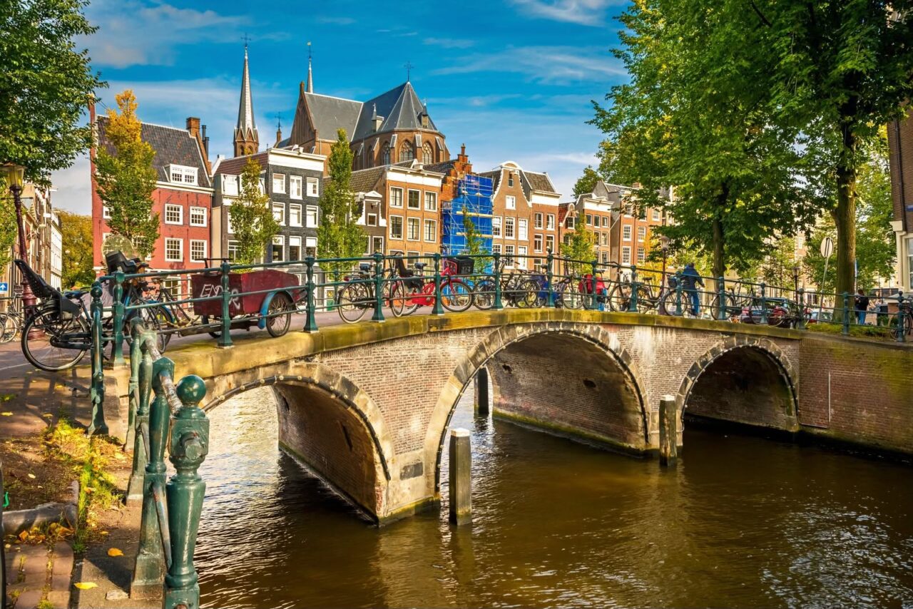 Amsterdam Salsa Tour by Guaracheros Viajeros