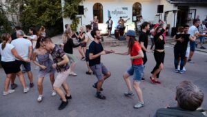 LETNÍ LATINO TANČÍRNA SE SKUPINOU SABOR LATINO – COMBO // PONAVA