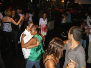 Nouveaux cours de salsa et bachata débutants les lundis