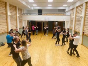 Salsa-Bachata ØVET 1 Molde
