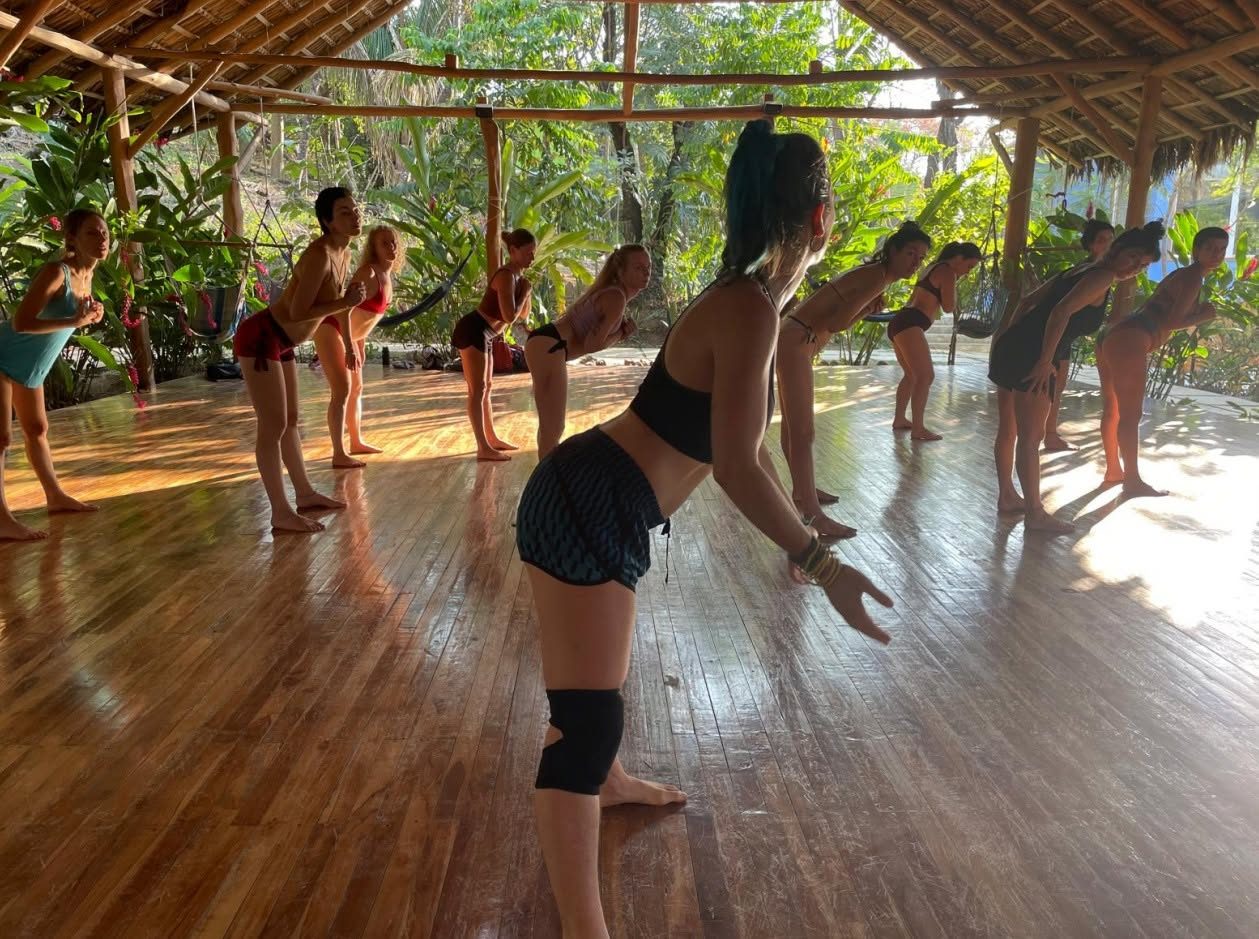 BOOTY THERAPY – Ici on danse, on crie, on se libère et on se connecte à notre puissance de v
