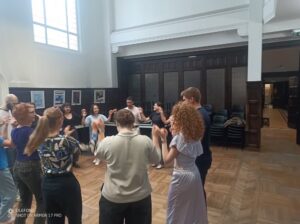 Folk ballroom dance classes for international students at Foyer international d&rsquo;étudiantes 75005