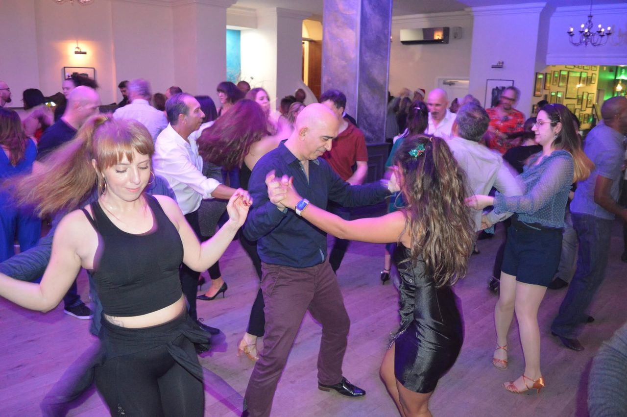 SALSA COCKTAIL MONDAYS – THE BEST SALSA & RUEDA CLASSES AND SOCIAL DANCING IN NORTH LONDON!!!